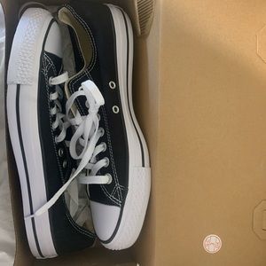 black low top converse
